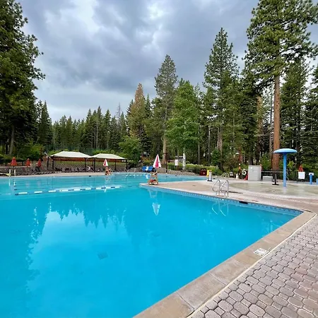 Snowbird Retreat At Northstar - Beautiful 4Br With Private Hot Tub, Free Ski Shuttle, Hoa Amenities